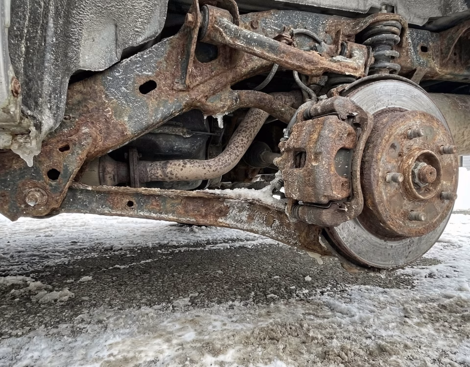 Vpliv soli na avto je najbolj viden na rjavečem podvozju in zavorah